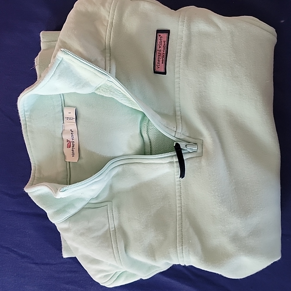 Vineyard Vines casual sweat shirt faded